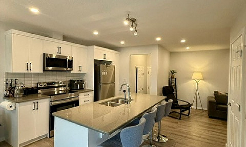 Stunning 3Br/2.5Ba T...