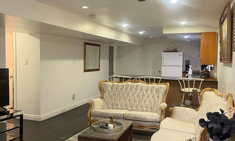 Fully Renovated 2-Be...