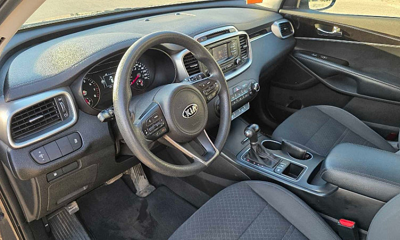 2018 Kia Sorento Awd...