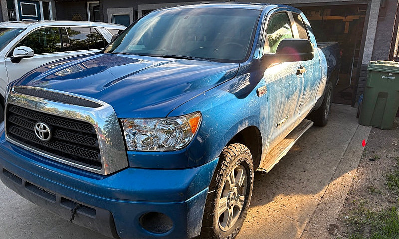 Toyota Tundra Sr5...
