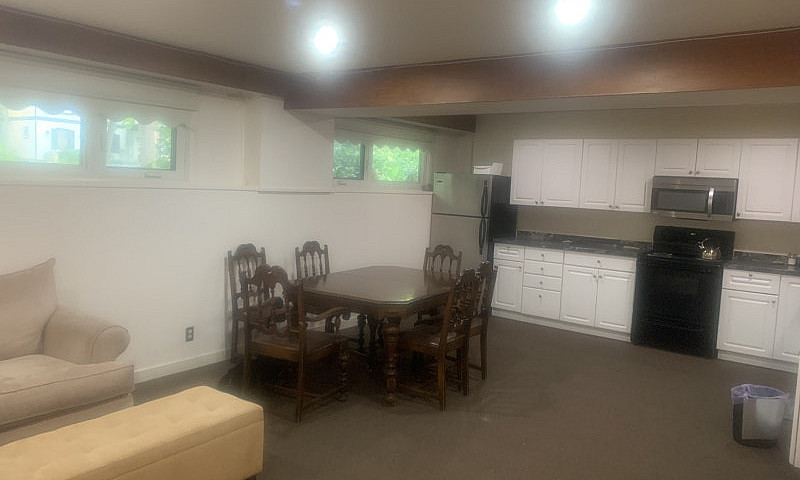 3 Bedrooms House For...