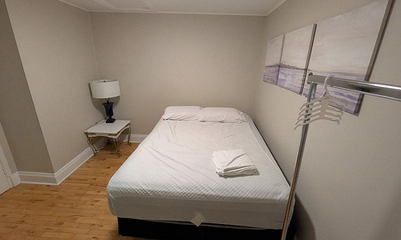 Small Apartment, 10 ...