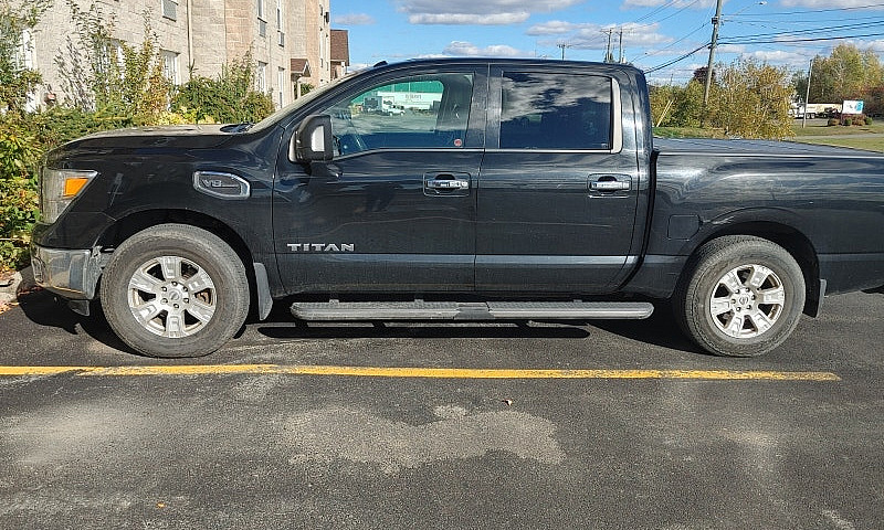Nissan Titan Sv 2017...