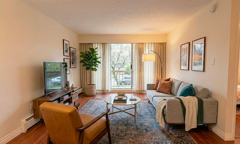 Large One Bed Near M...