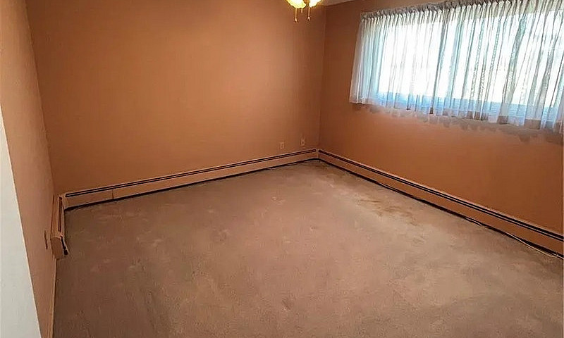 Spacious Top-Floor C...