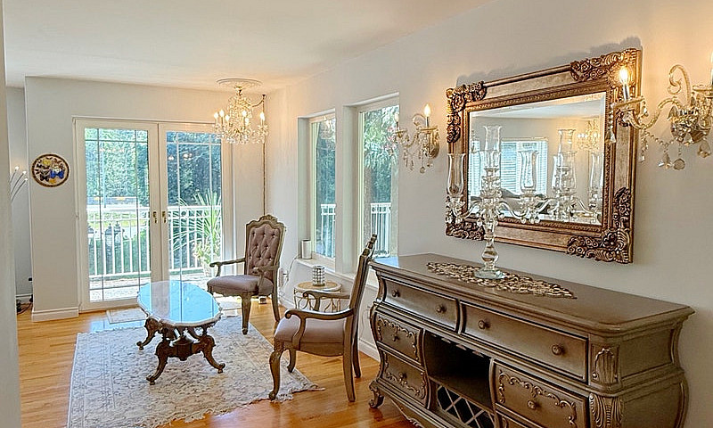 Luxury 5 Bed. 4 Bath...