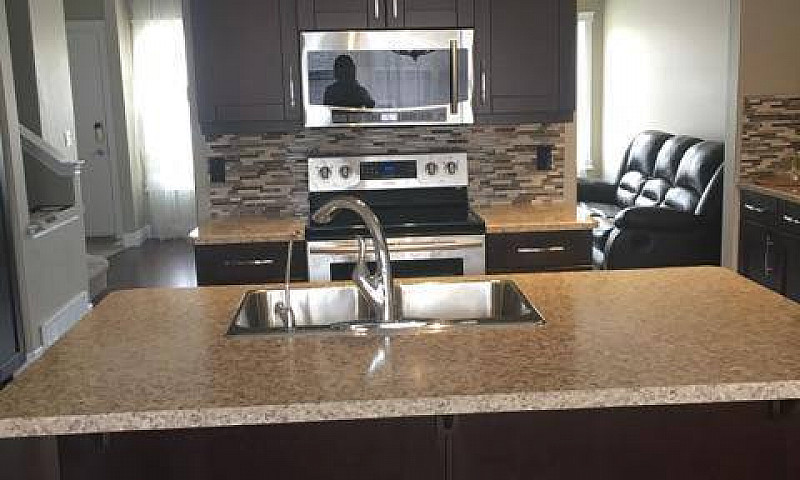 5 Bed / 4.5 Bath Tow...