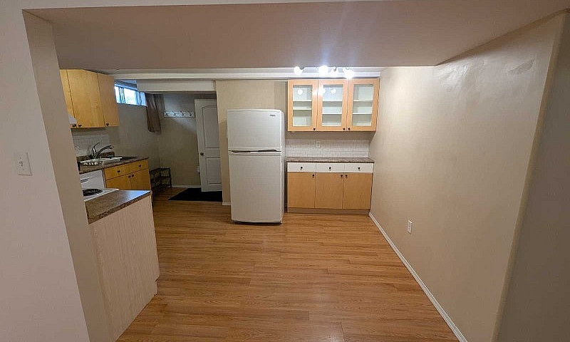 Basement Suite W/ Ut...