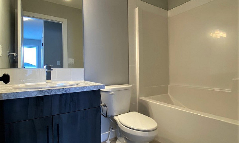 Spacious Duplex- Gre...
