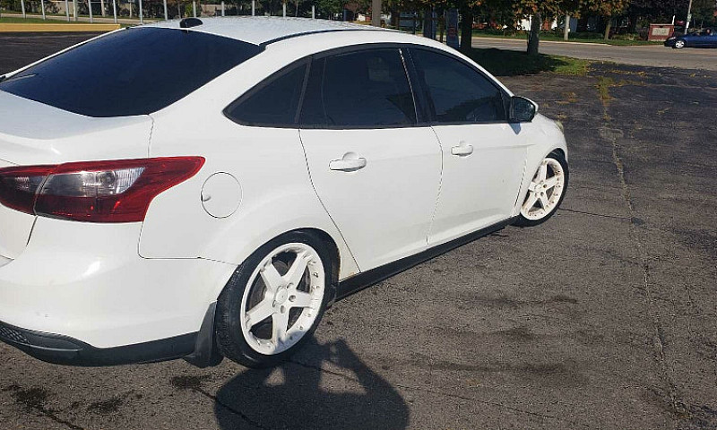 2013 Ford Focus *Low...