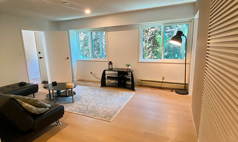  Fully Furnished 2-B...