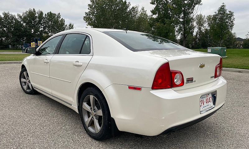 2011 Chevy Malibu Lt...