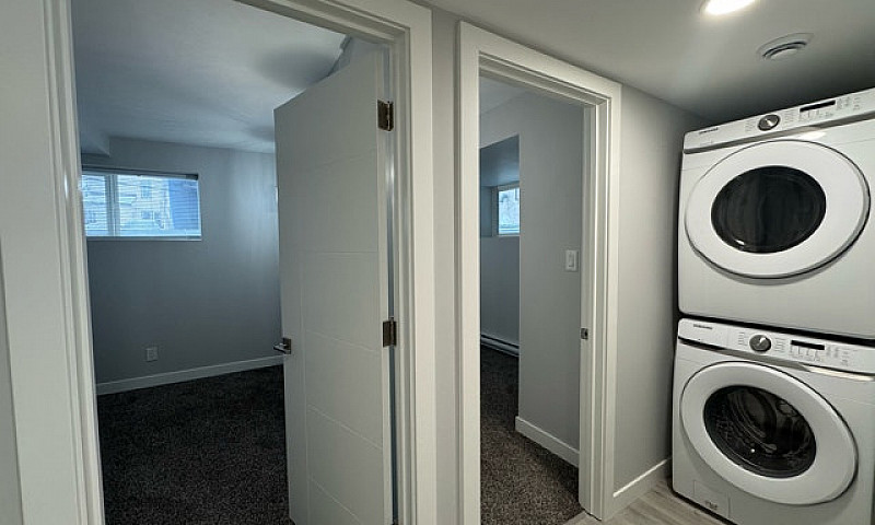 **2 Bed 1 Bath Lower...