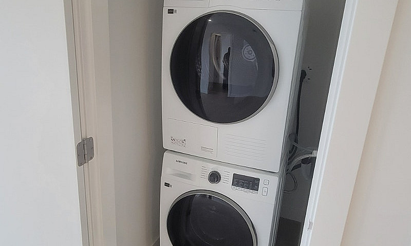 Brand New 3 Beds 2 B...