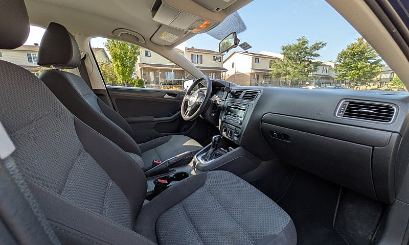 2012 Volkswagen Jett...
