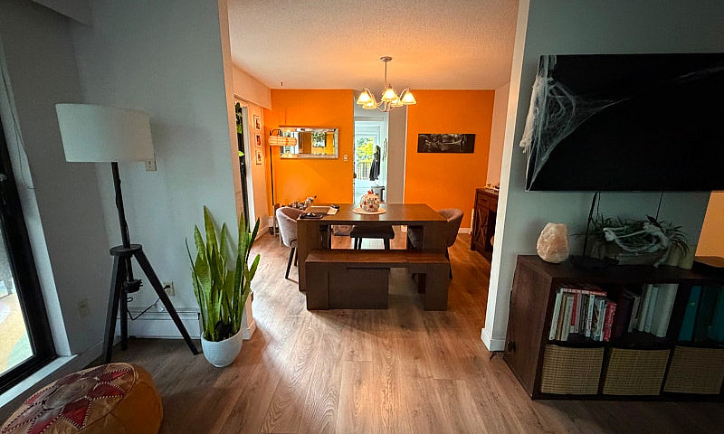 Spacious 2Bds, 2Bath...