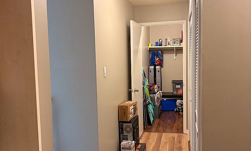  Fully Furnished 1-B...