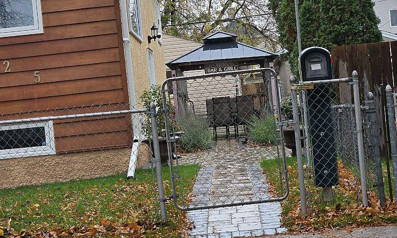 House With Double Ga...