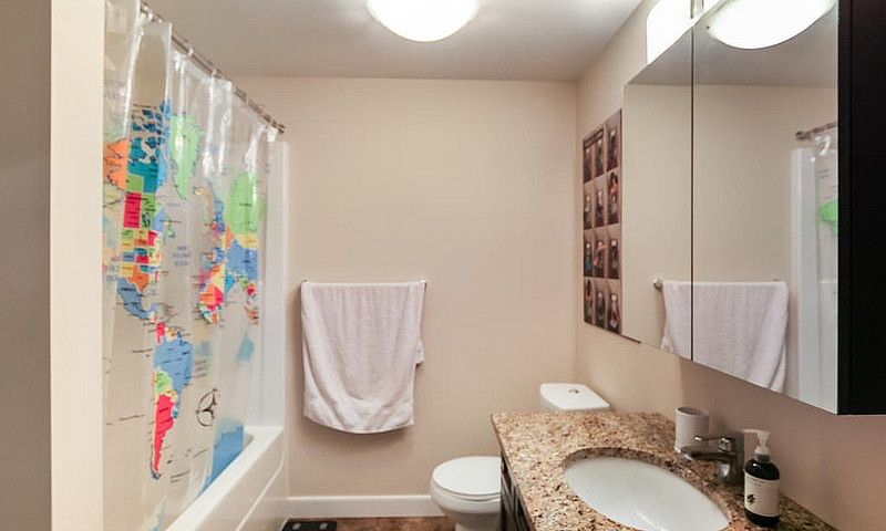 1 Bedroom + 1 Den Co...