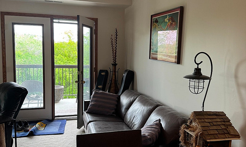 Large 2 Bedrooms 2 B...