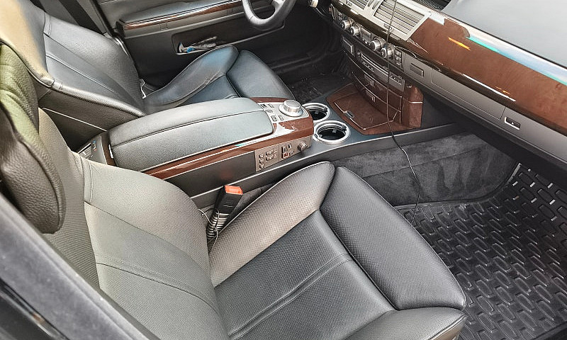 Bmw 750Li Long Base!...