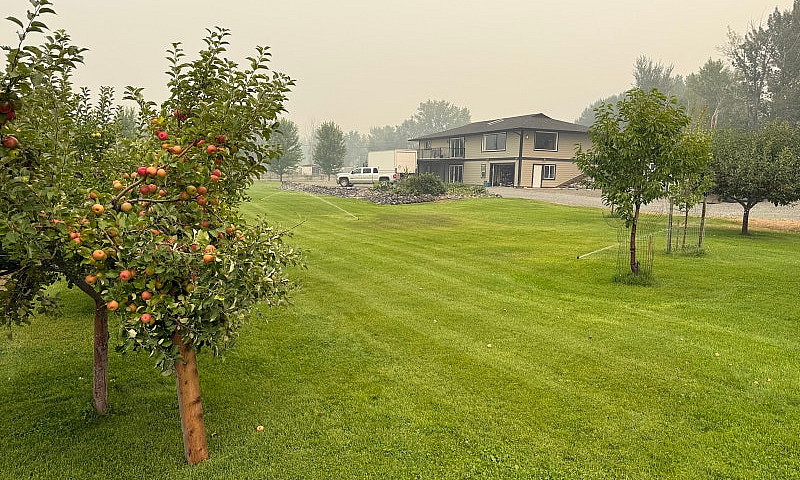 10 Acres , 1800 Sq F...