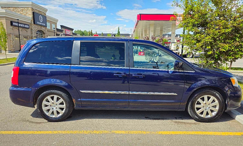 2015 Chrysler Town &...