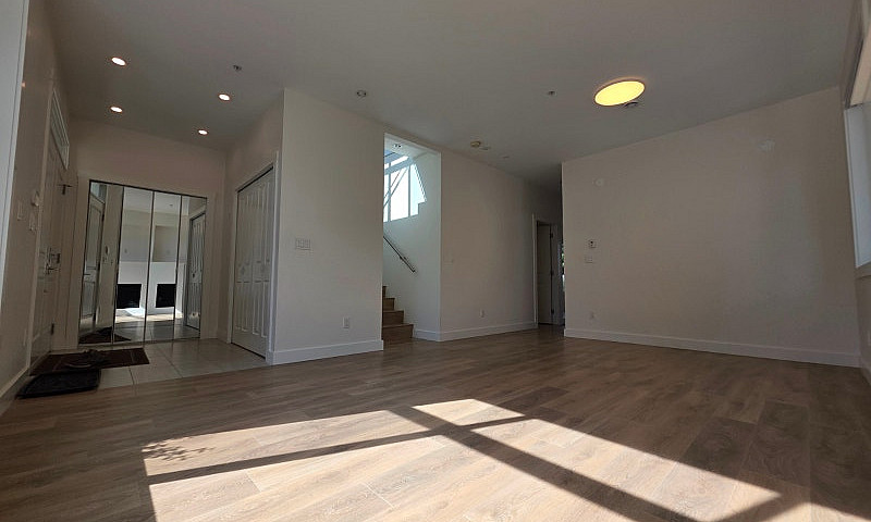 Luxury 2-Story Upper...