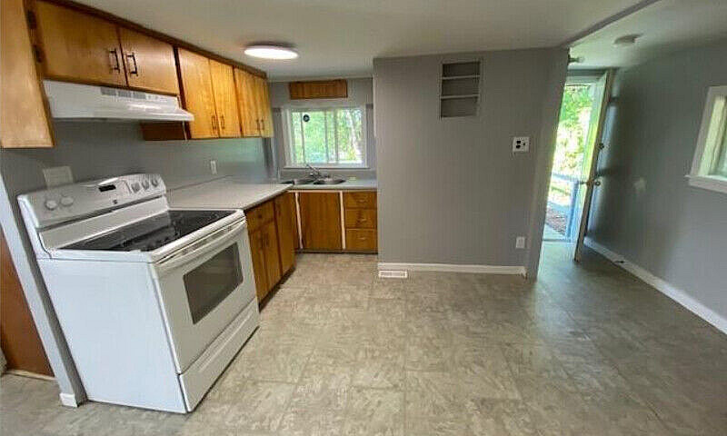 House For Sale - Mot...