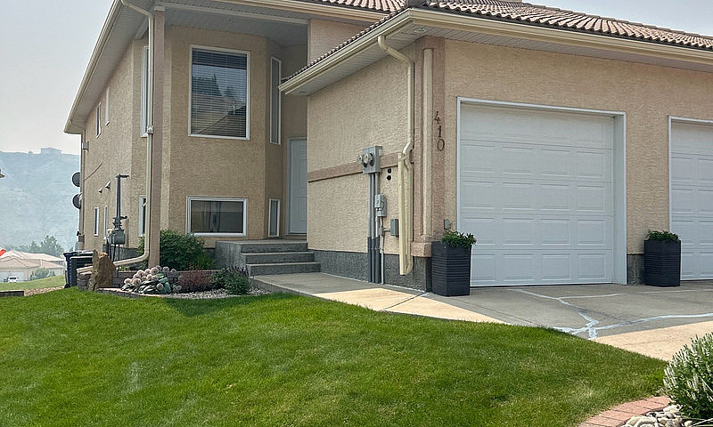 Condo 329 Thousand D...