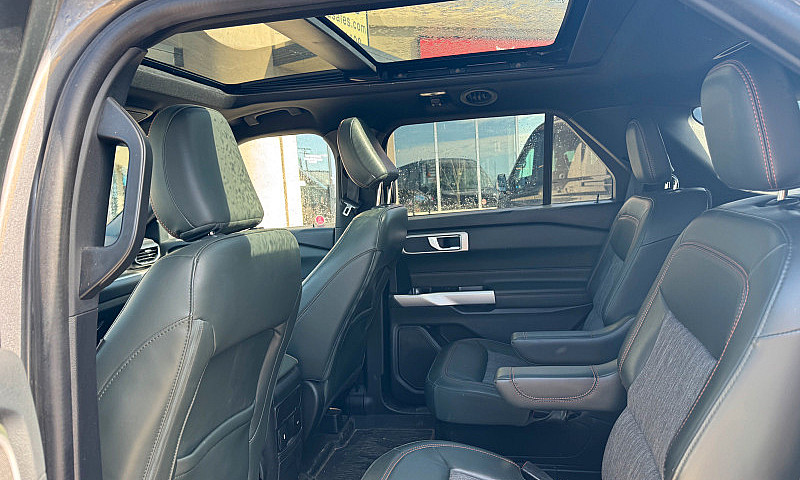 2022 Ford Explorer T...