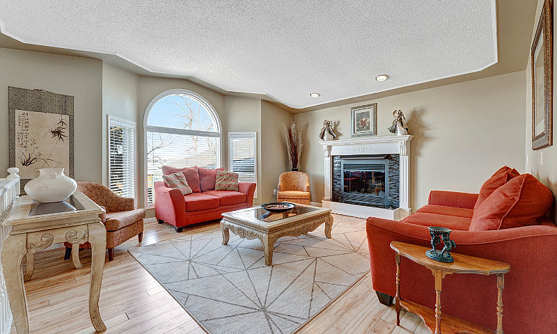 Luxury Living With L...