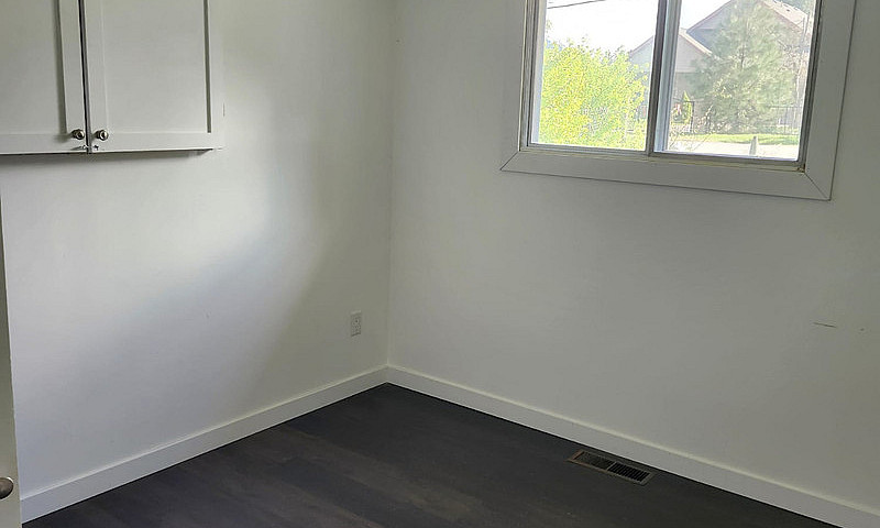 Lillooet House For R...