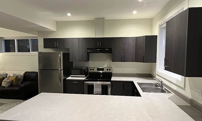 1000Sqft 2Br + Den $...