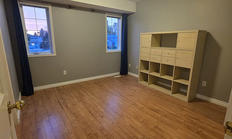 5 Beds 2 Baths House...