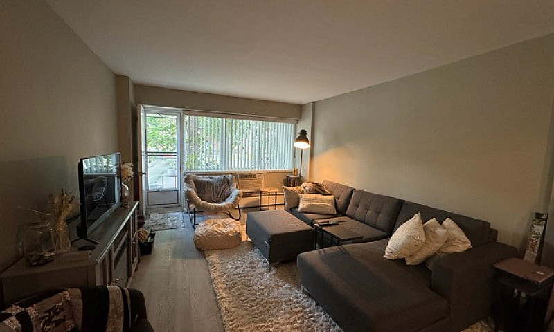 **1Bed 1Bath Condo F...