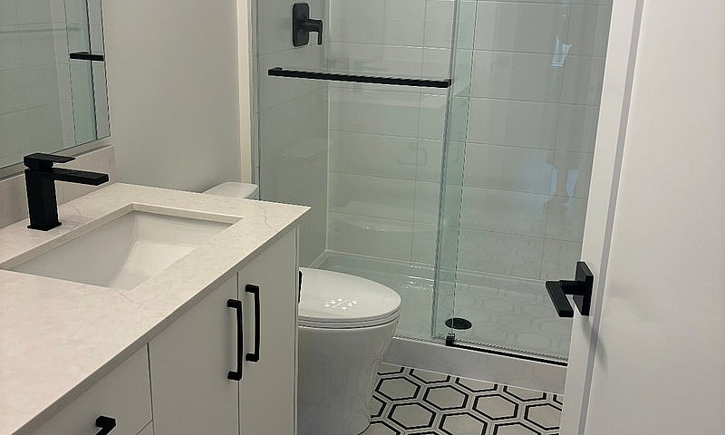 Almost New 2 Bed 2 B...