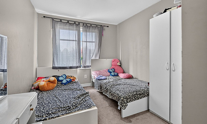 End Unit 3Bd, 3 Bath...