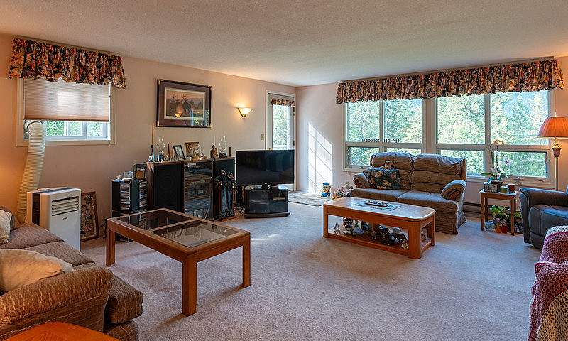 For Sale: 467 Meadow...