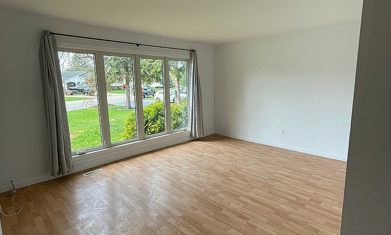 3 Bdrm Semi-Detached...