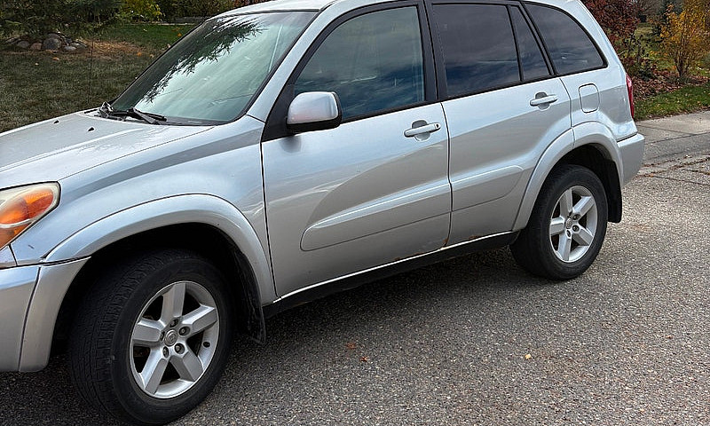 2004 Toyota Rav4...
