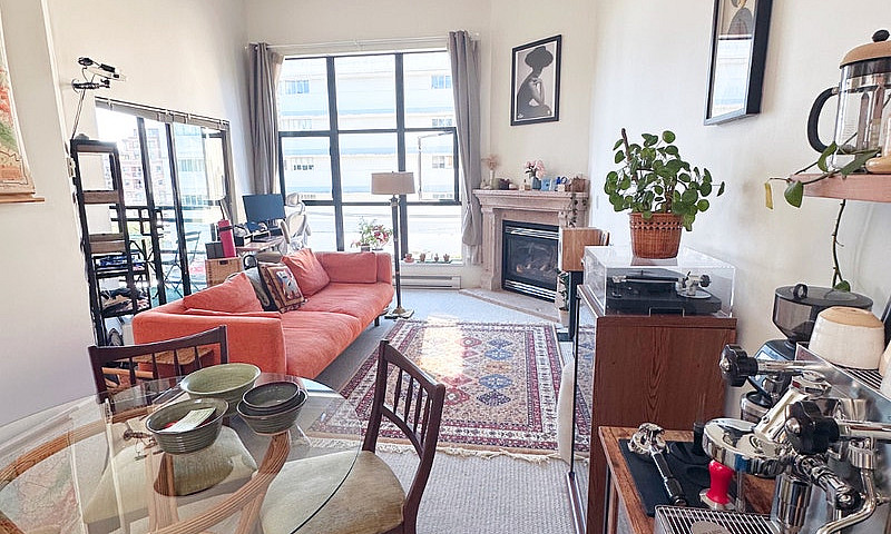 Bright & Spacious 1B...