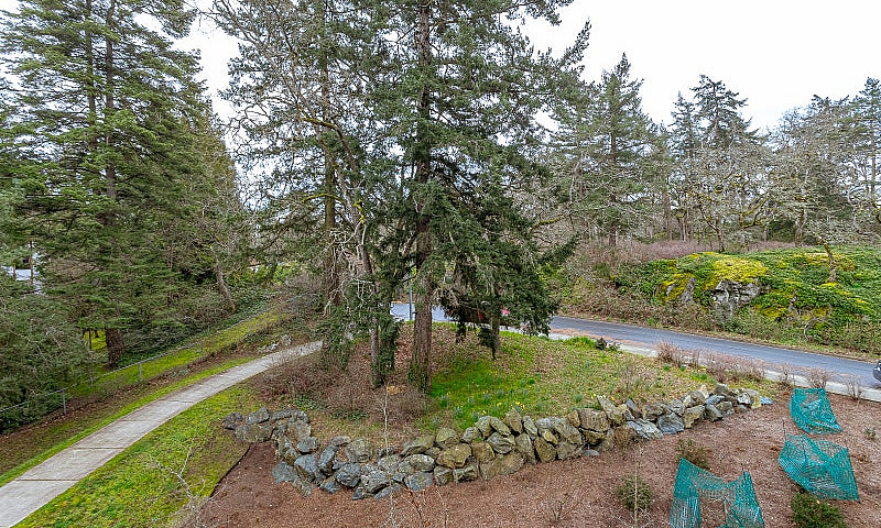 1 Bed +Den Condo In ...