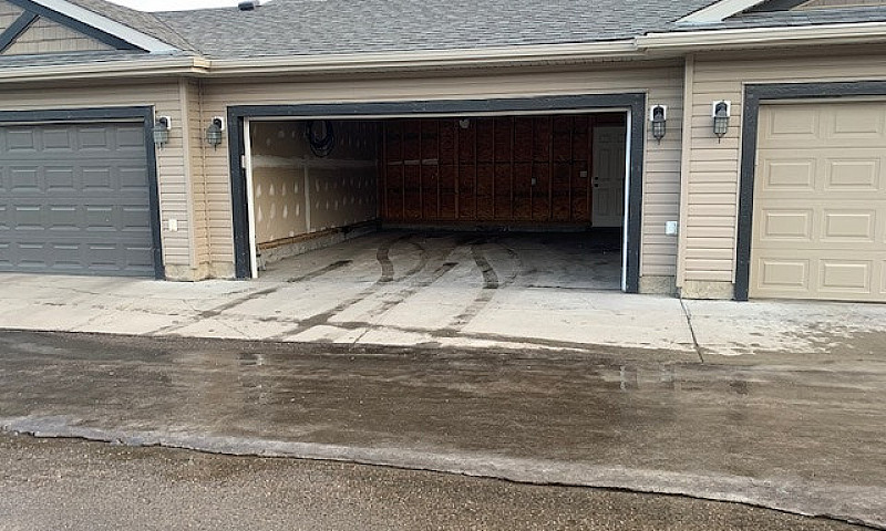 Spruce Grove Townhou...