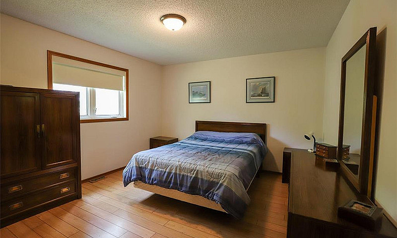 Charming 3 Br Huge L...