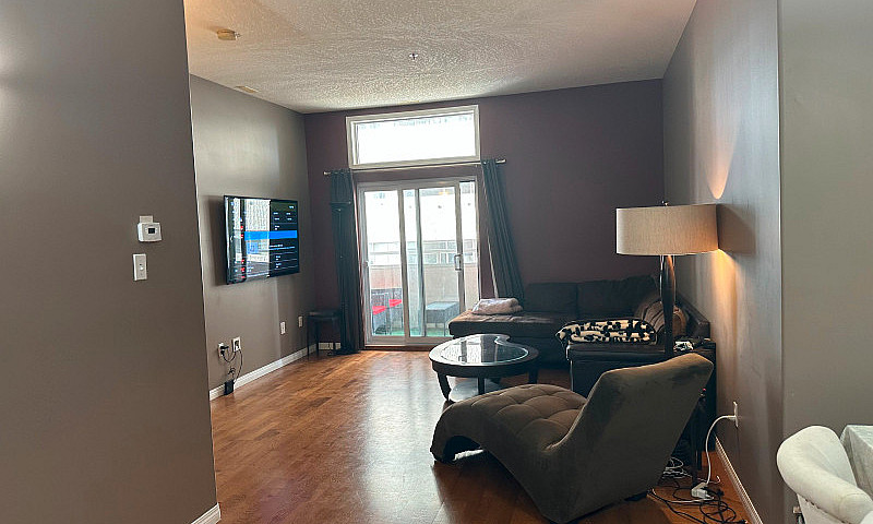 Spacious 938 Sqft Co...