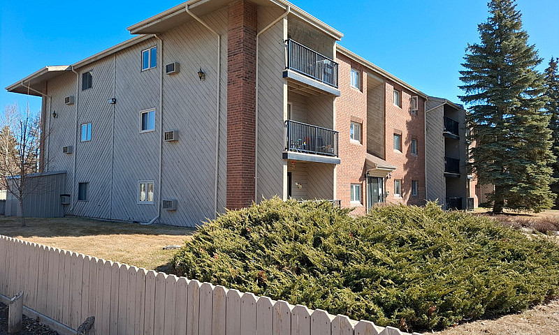 2 Bedroom Condo On 1...