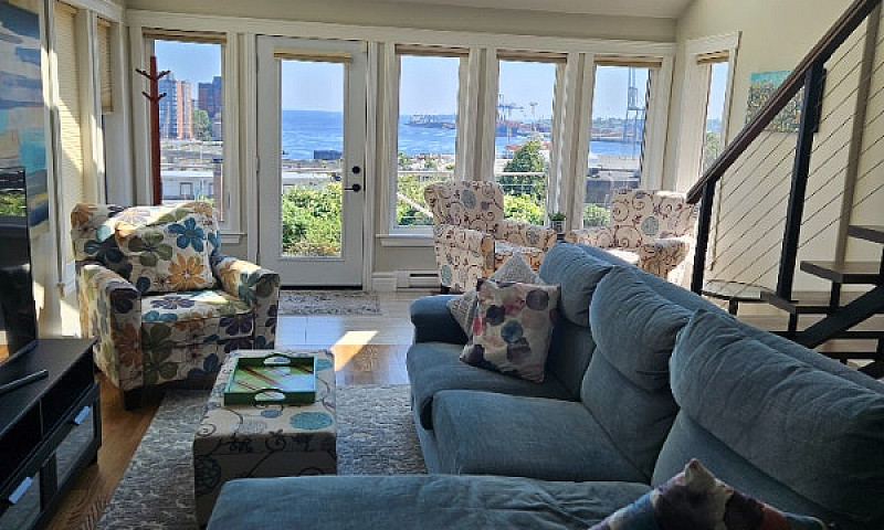 3 Br/2.5 Ba Garden H...