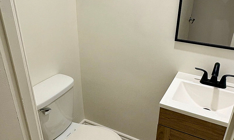 Large 2 Bedrooms 2 B...