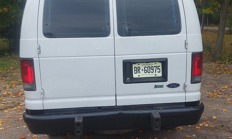 Ford Econoline 250 C...
